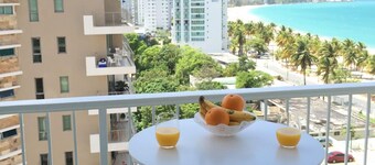 1Br + living room 821 Sqft  with Ocean View - Direct Beach Access - WiFi