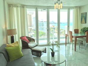 Smart TV, books, stereo