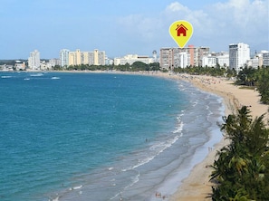 Plage, chaises longues, serviettes de plage
