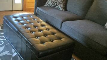 Smart TV, Netflix, Hulu, DVD player