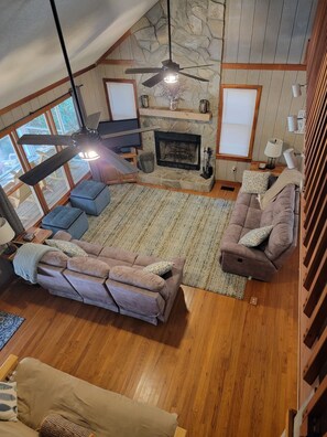 Smart TV, fireplace, DVD player, toys -  😎Anchors Down Lakeside Retreat 15 min to Clemson🏈 Dock, Padle boat, Kayaks (Seneca)