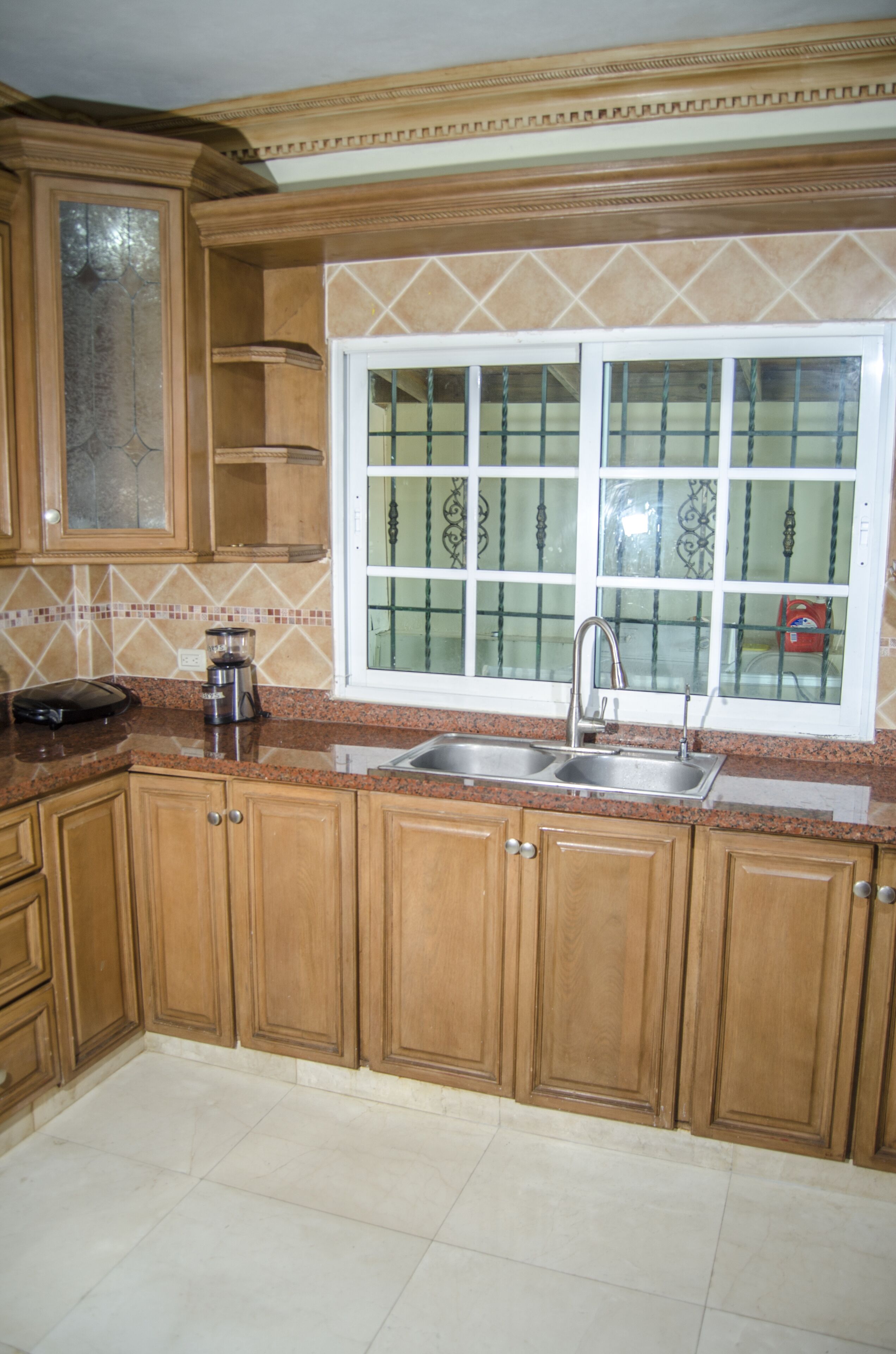 Kylskåp, mikrovågsugn, ugn och spishäll