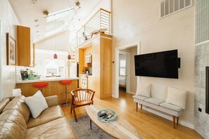 Smart TV, fireplace, stereo