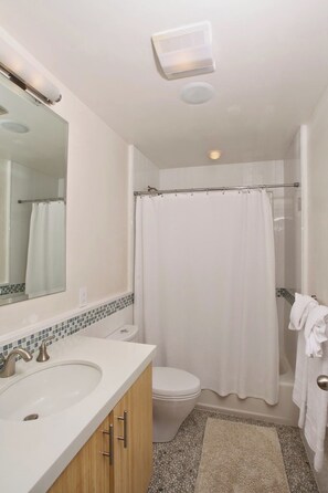 Unclassified image, 2 of 7, button