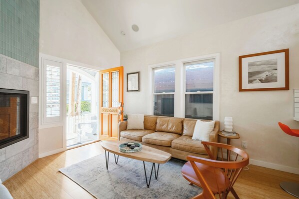 Smart TV, fireplace, stereo