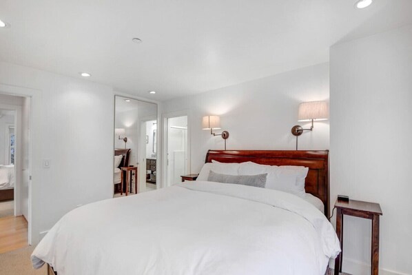 2 bedrooms, desk, iron/ironing board, free WiFi