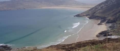 Beach | Beach nearby, sun-loungers, beach towels