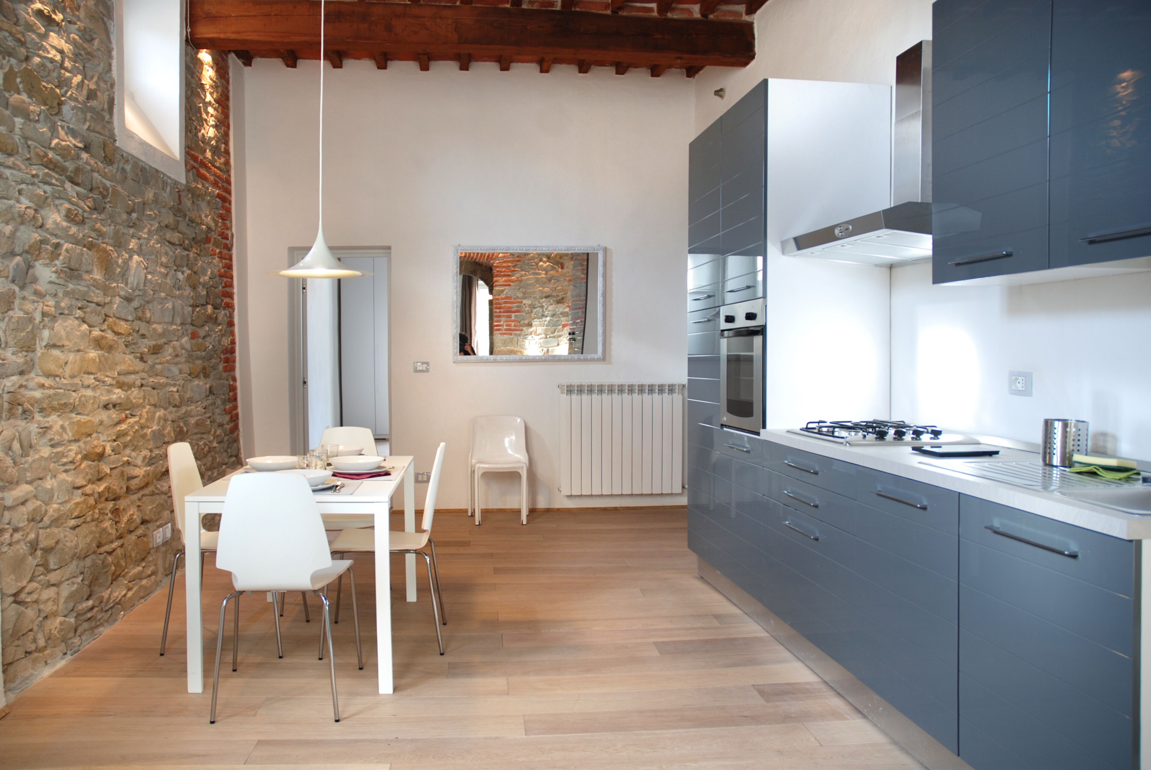 Frigorifero, forno, piano cottura, lavastoviglie