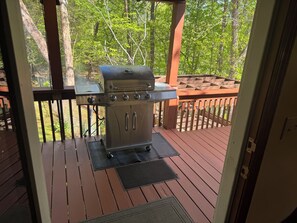 Terrace/patio - Lakefront Cabin: Private Water Access, Boat Parking, Lake View & Wi-Fi (Burnside)