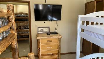 3 bedrooms, iron/ironing board, travel crib, free WiFi