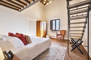 11 bedrooms, desk, iron/ironing board, travel cot