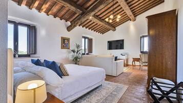 11 habitaciones, escritorio y tabla de planchar con plancha