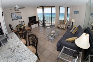 Smart-tv, dvd-spelare och böcker