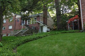 Exterior - Newly furnished and renovated, nice & cozy 4BR-Free parking (Newton)