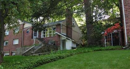 Newly furnished and renovated, nice & cozy 4BR-Free parking