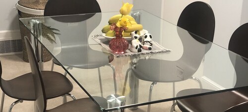 Newly furnished and renovated, nice & cozy 4BR-Free parking