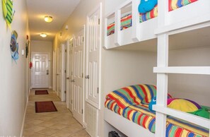 2 soverom, strykejern/-brett, internettilgang og sengetøy