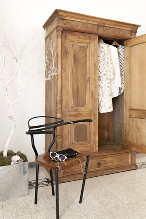 2 slaapkamers, een bureau, een strijkplank/strijkijzer, gratis wifi