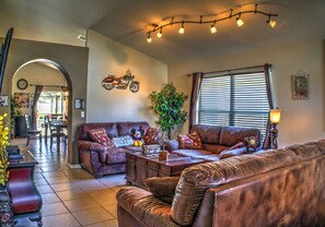 Smart TV, DVD player, foosball, video library - The Adventure Villa - South Facing Pool with Jets - Min. to Disney - Game Room (Kissimmee)