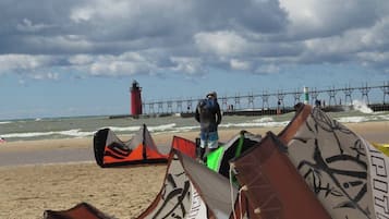 ビーチ、サンラウンジャー