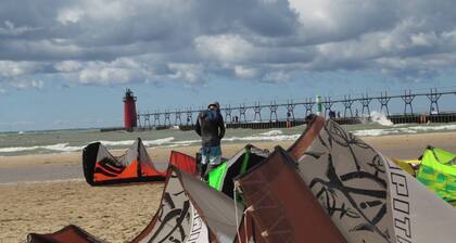 Downtown South Haven, close to everything, family friendly, very clean