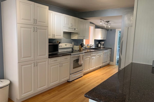 ثلاجة، ميكروويف، فرن، موقد طهي مسطح