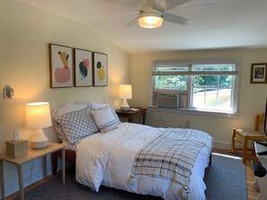 4 bedrooms, desk, iron/ironing board, travel crib