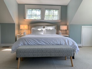 4 bedrooms, desk, iron/ironing board, travel cot