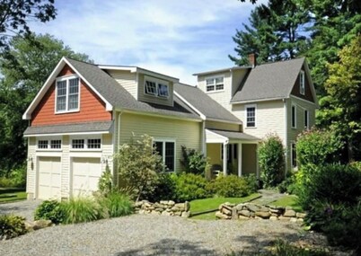 Bright Stylish Chic 4BR 4BA Home Pet Friendly!