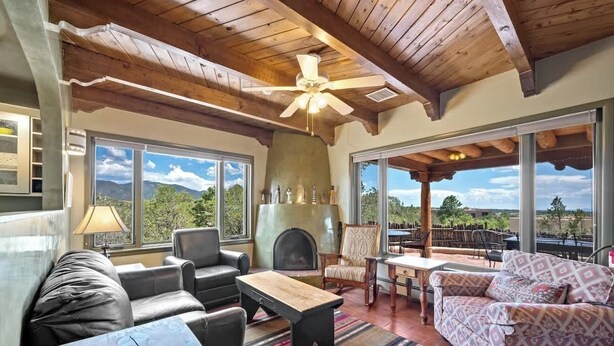 TV, fireplace, offices - Panoramic Views, Walk to the Plaza, Flexible Space (Santa Fe)