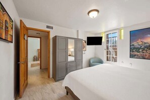 5 bedrooms, iron/ironing board, WiFi, bed sheets