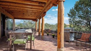 Outdoor dining - Panoramic Views, Walk to the Plaza, Flexible Space (Santa Fe)