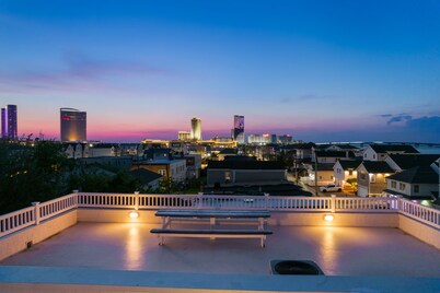 Stunning Views on "One-Of-A-Kind" Rooftop Deck! Close to Beach, all the Fun!!