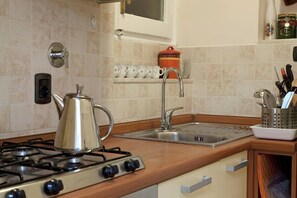 Fridge, microwave, oven, stovetop - PONTE VECCHIO SUITE near Ponte Vecchio (Firenze)