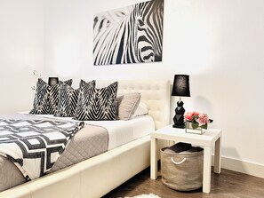 3 bedrooms, desk, iron/ironing board, free WiFi - Downtown Suite in Cap Hill ! (Denver)