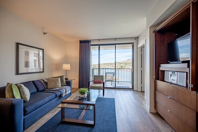 HIGH FLOOR SUITE WITH PERFECT LAKE VIEW! 