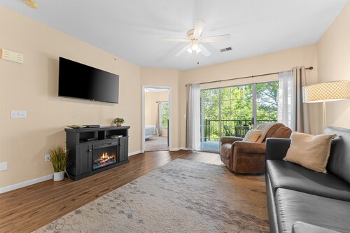 Walk-In "Hideaway Holiday Hills" Condo w / Netflix / poreallas / Golf / Sisäallas!