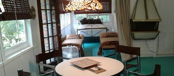  THE ZOO-Midcentury Modern Meets Rustic, Dog Friendly Farmhouse - 2 MI FROM TOWN
