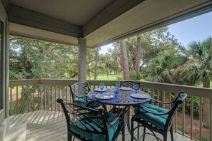 Outdoor dining - "Ultimate Getaway: 65" TV, Hot Deals! Near Beach, Pool & More Fun Awaits! (Hilton Head)