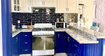 King Size Finest 3bd Eigentumswohnung, 3A / C, w / WIFI, TV & Kabel
