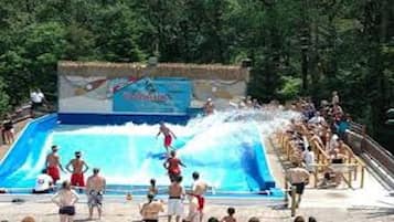 Una piscina techada, una piscina climatizada