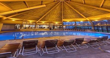 * Ski-On / Off, 5 minuutin kävelymatka rinteille, lumiletkut, Kalahari & Aquatopia, kasino, uima-allas