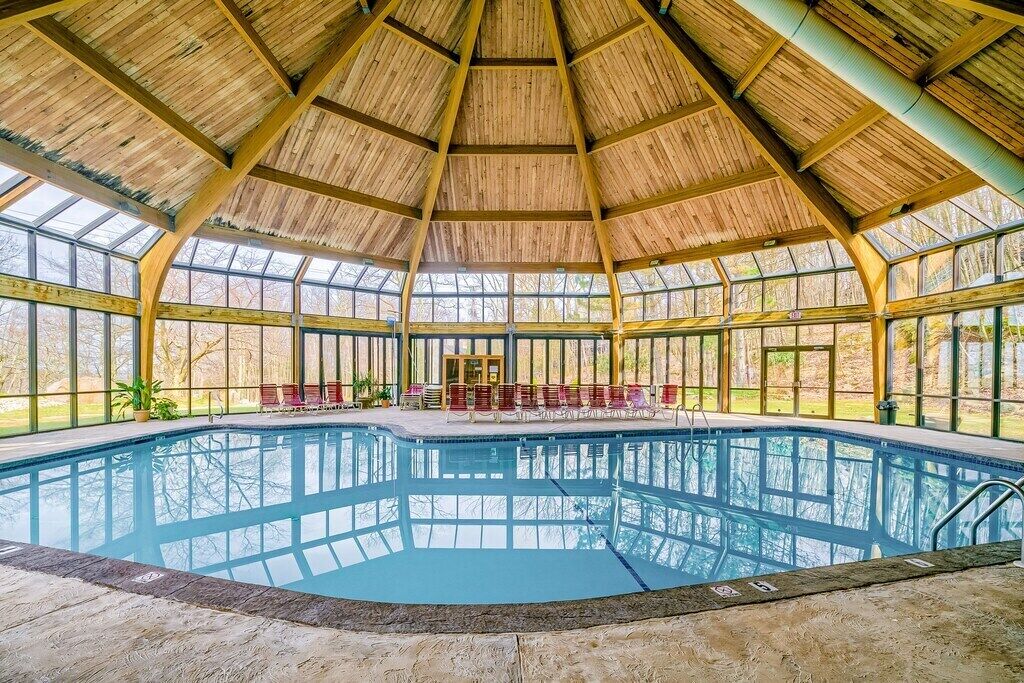 Una piscina techada, una piscina climatizada