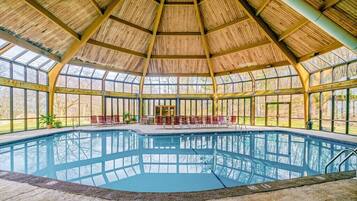 Una piscina techada, una piscina climatizada