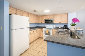 Fridge, microwave, oven, stovetop - Gorgeous Direct Oceanfront 2-BR Condo In The 2nd Floor in Broadwalk, Downtown MB (Myrtle Beach)