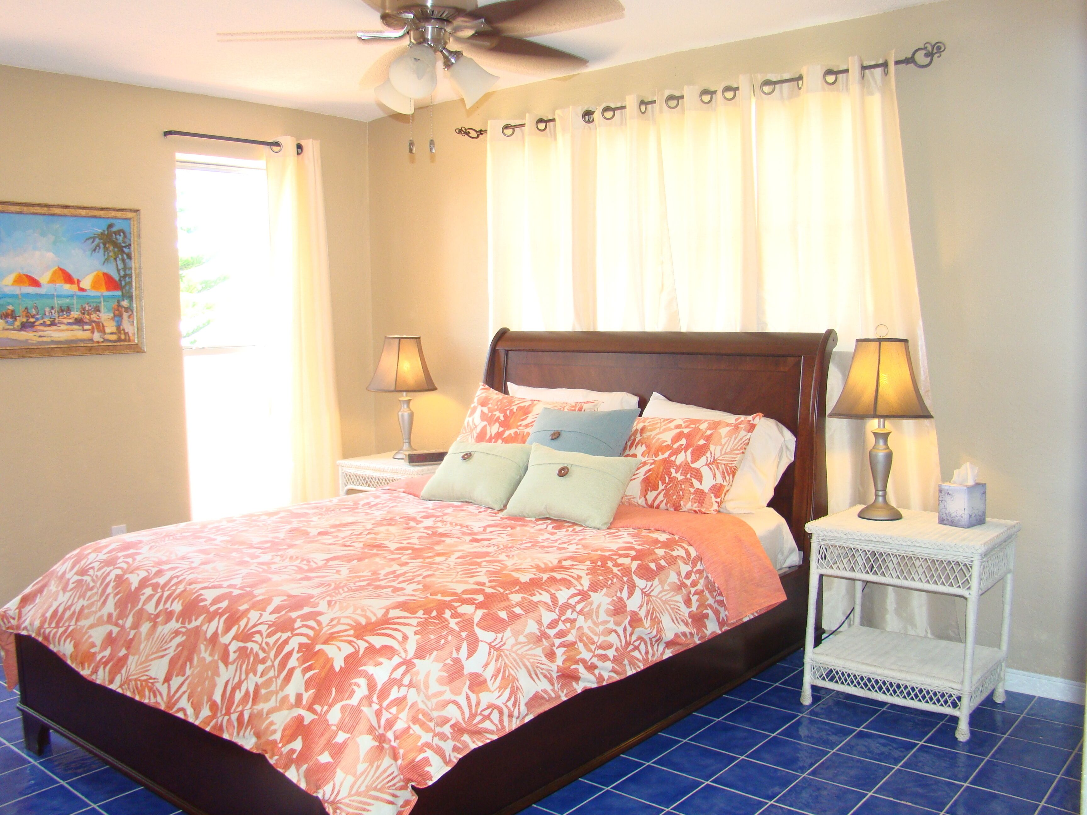 Private modern 2bd home, very clean, steps to beach in Ormond by the Sea