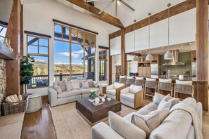 Smart-TV, Kamin, Videospiele, DVD-Player