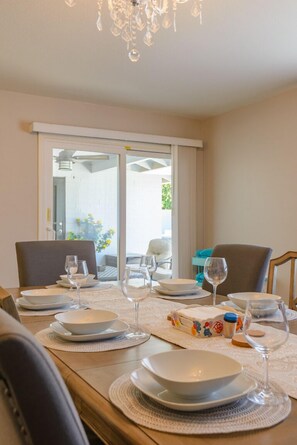 Dining - Scottsdale 4BR – Heated Pool, Putting Green, 5 Min to Old Town (Scottsdale)