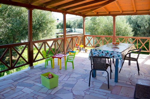 Family Home With Private Garden Near The Beach