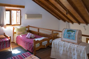 Cottage, 2 Bedrooms - Family Home With Private Garden Near The Beach (Hersonissos)